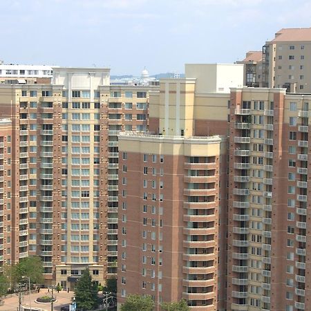Crystal Quarters Corporate Housing At The Gramercy Арлингтън Стая снимка