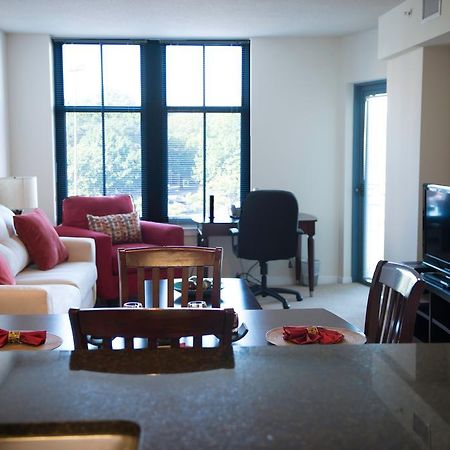 Crystal Quarters Corporate Housing At The Gramercy Арлингтън Стая снимка