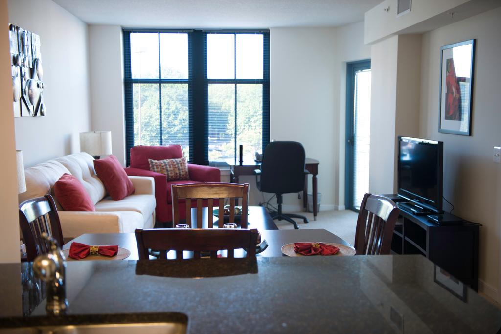Crystal Quarters Corporate Housing At The Gramercy Арлингтън Стая снимка