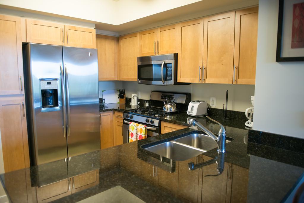 Crystal Quarters Corporate Housing At The Gramercy Арлингтън Стая снимка